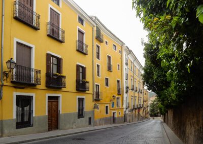 Huizen aan Calle Alfonso VIII
